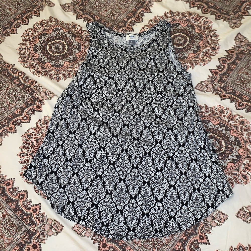 Black and white patterned tank top
